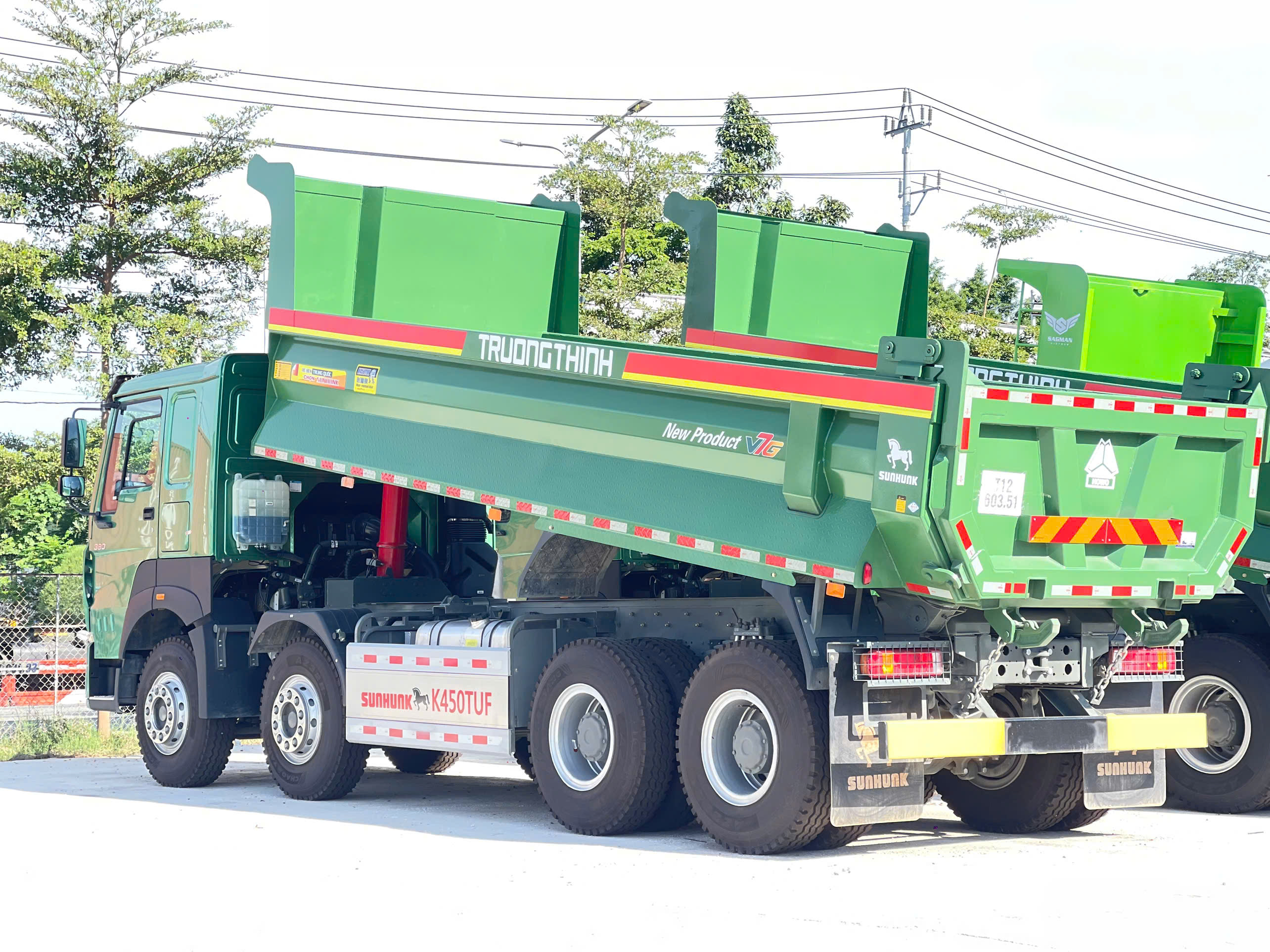 Xe ben Howo tải trọng 17.7 tấn - Động cơ WD615.47 371HP - Thùng 15m³