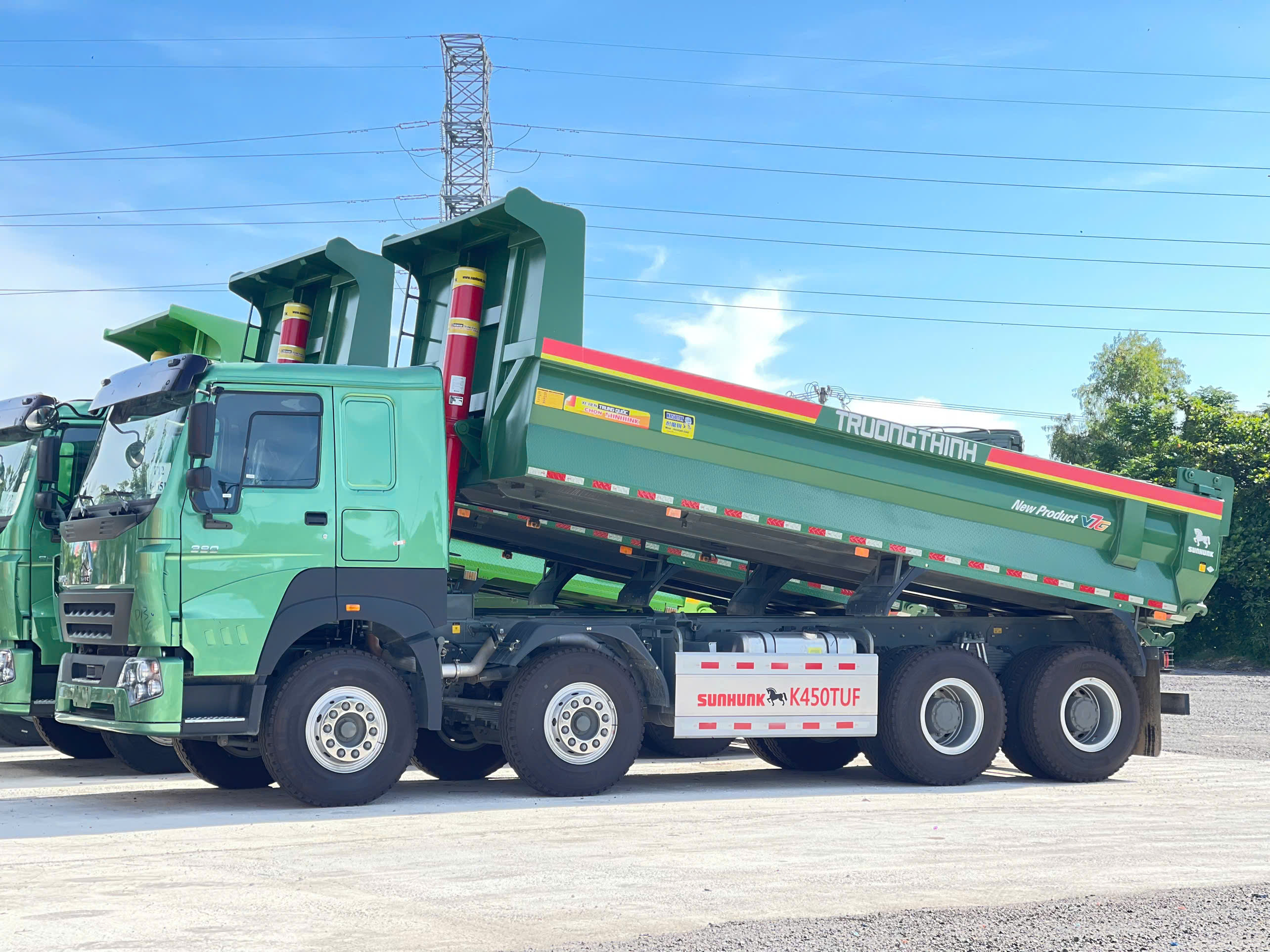 Xe ben Howo tải trọng 17.7 tấn - Động cơ WD615.47 371HP - Thùng 15m³