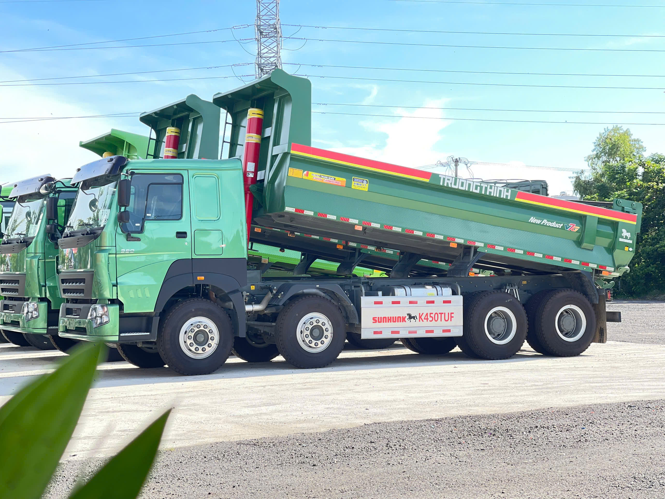 Xe ben Howo tải trọng 17.7 tấn - Động cơ WD615.47 371HP - Thùng 15m³