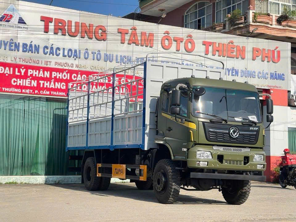 Xe Tải Thùng Dongfeng 6 Máy - Thùng Dài 6m7 - Động Cơ 180HP